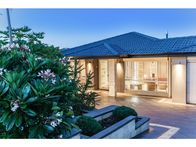 8 Rhodes Rise, Coogee WA 6166