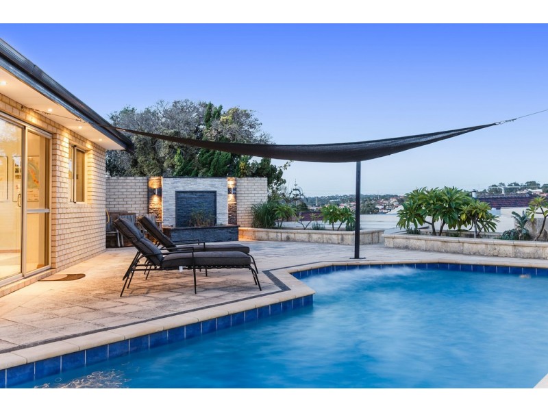 8 Rhodes Rise, Coogee WA 6166