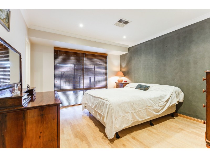 8 Rhodes Rise, Coogee WA 6166