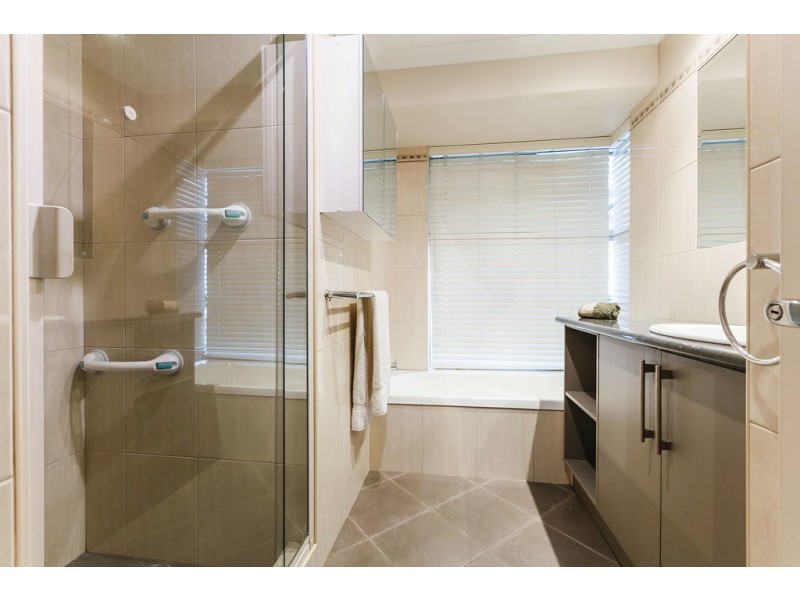 8 Rhodes Rise, Coogee WA 6166