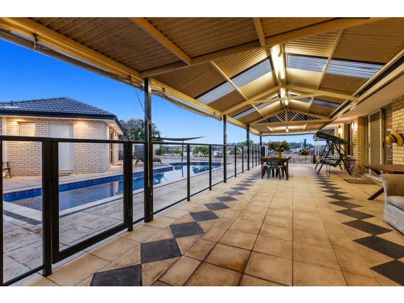 8 Rhodes Rise, Coogee WA 6166