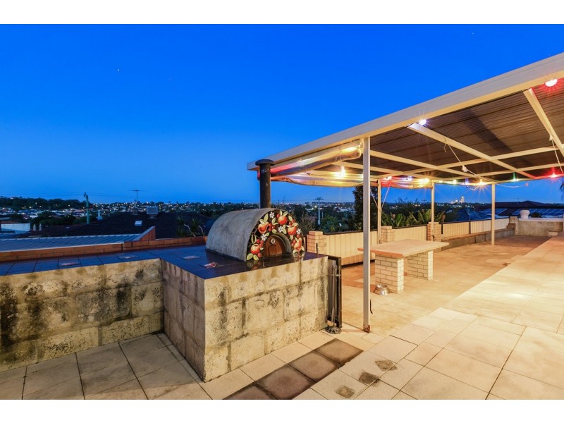 8 Rhodes Rise, Coogee WA 6166