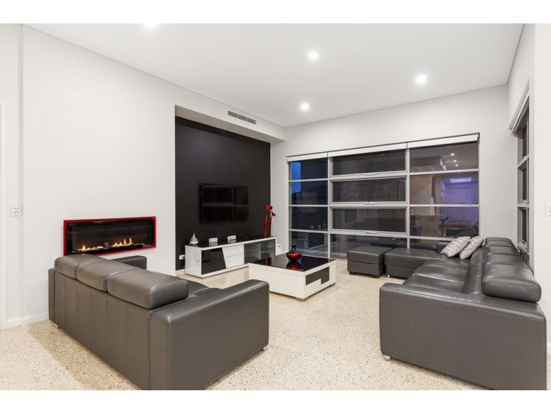 7 Eudora Way, North Coogee WA 6163