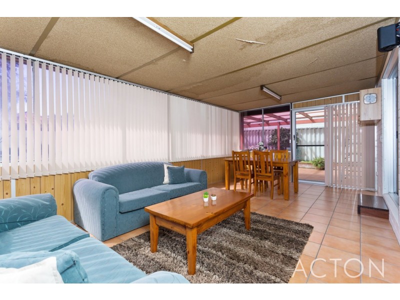 22 Hargreaves Road, Coolbellup WA 6163