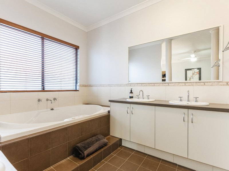 364 Wentworth Parade (600m2 block), Success WA 6164