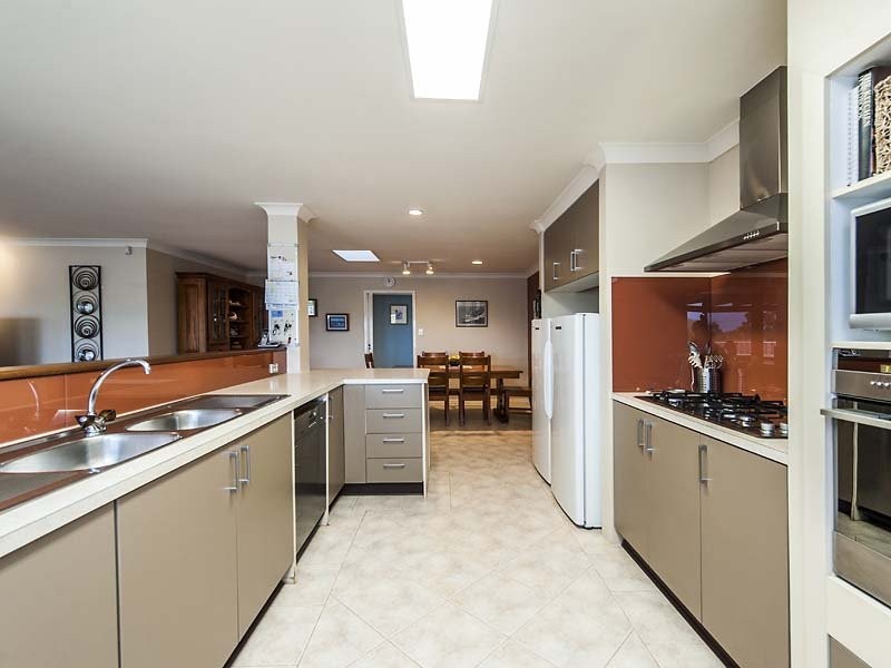 12 Herschell Way, Coogee WA 6166