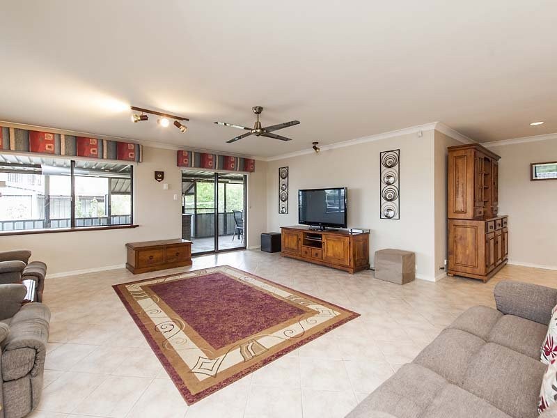 12 Herschell Way, Coogee WA 6166