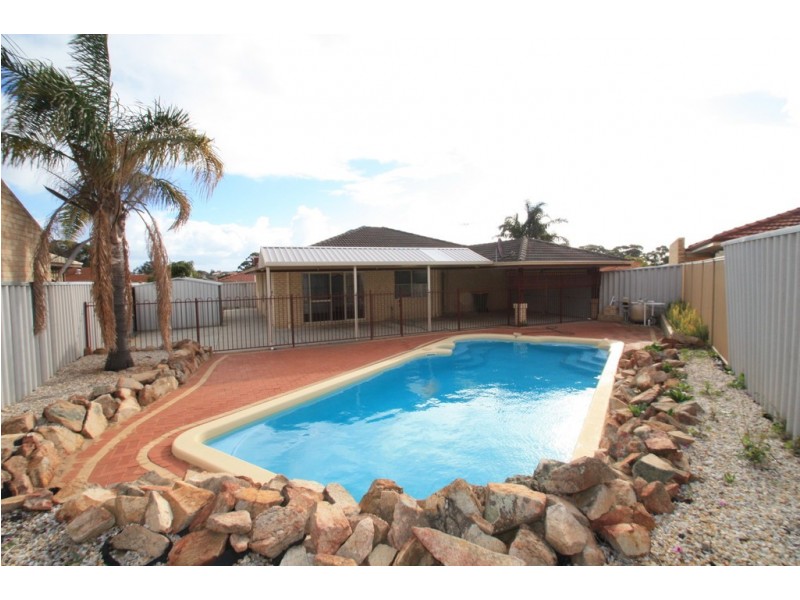 8 Garbin Place, Munster WA 6166