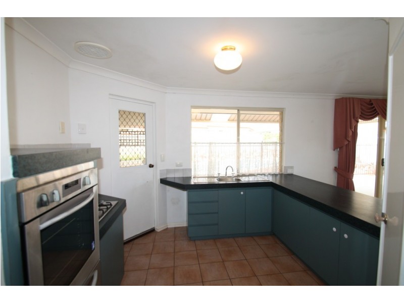 8 Garbin Place, Munster WA 6166