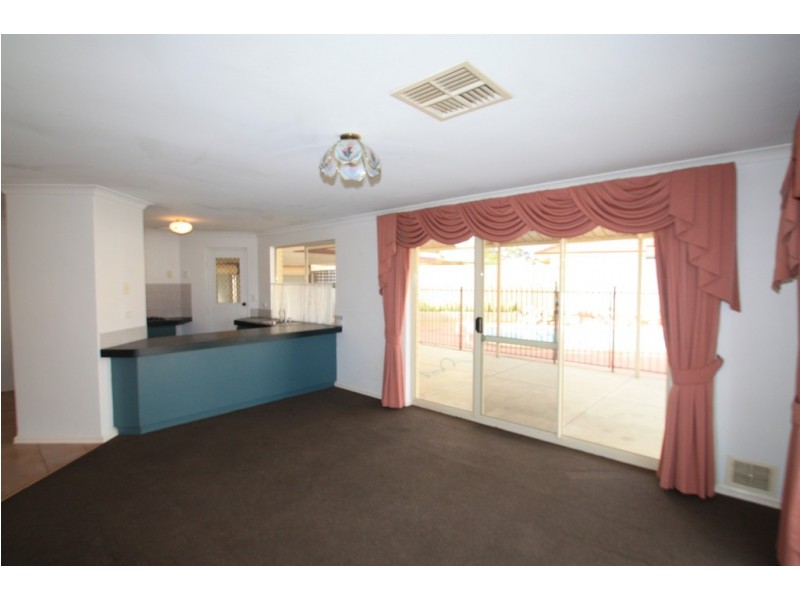 8 Garbin Place, Munster WA 6166