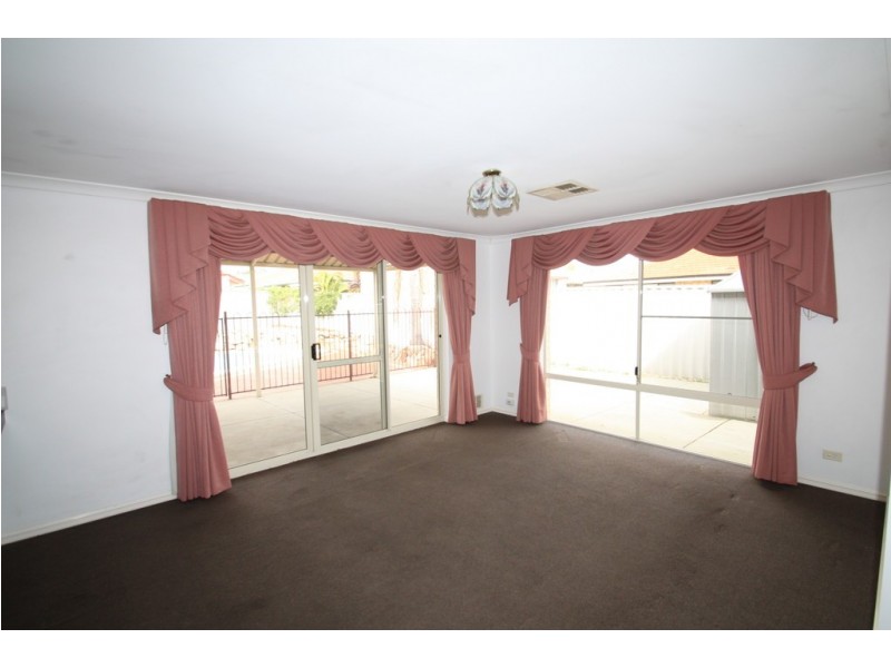 8 Garbin Place, Munster WA 6166
