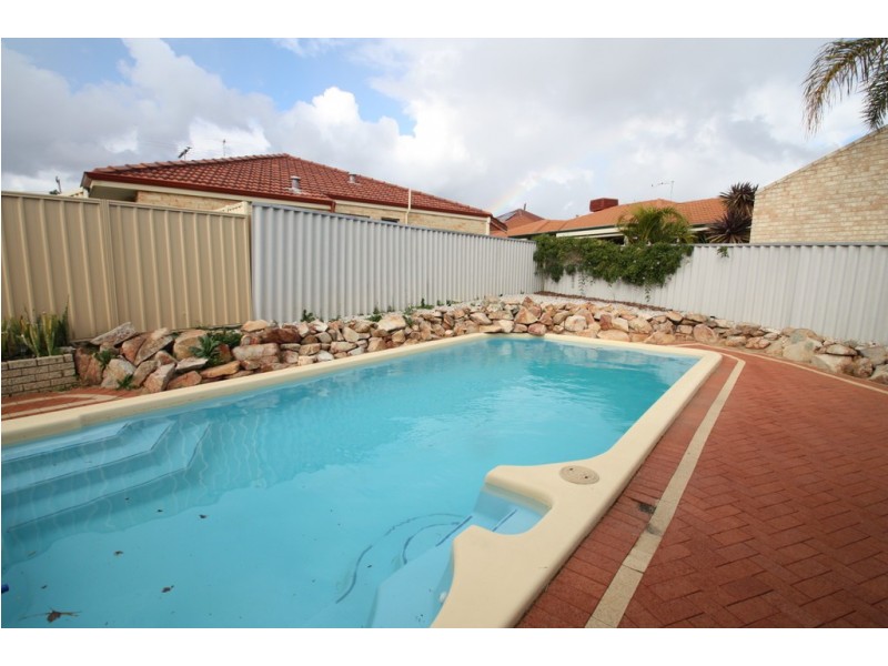 8 Garbin Place, Munster WA 6166
