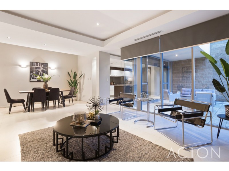 60 Breaksea Drive, North Coogee WA 6163