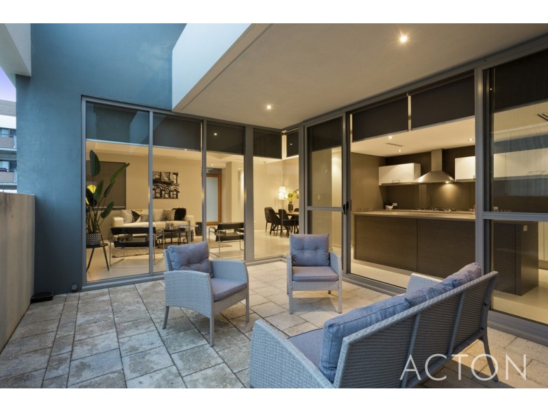 60 Breaksea Drive, North Coogee WA 6163