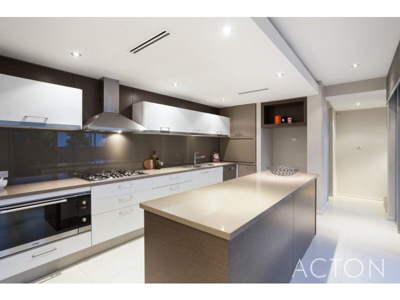 60 Breaksea Drive, North Coogee WA 6163