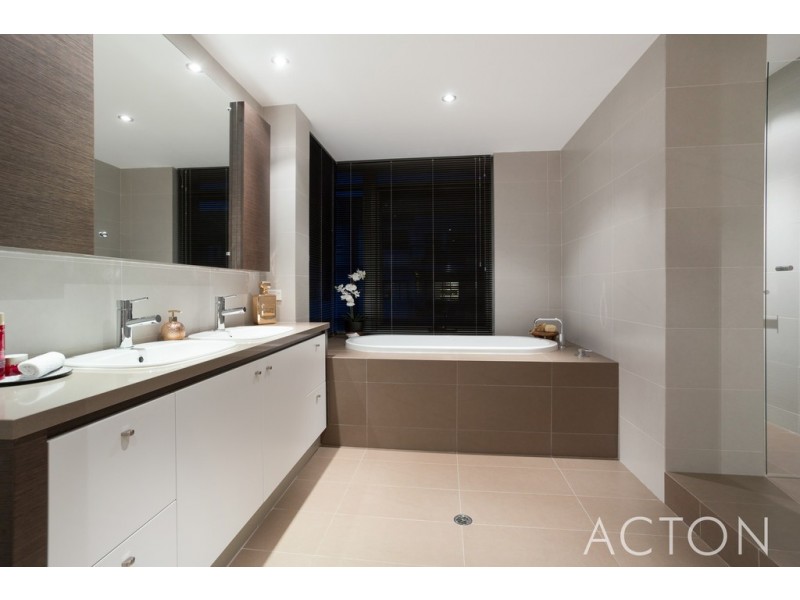 60 Breaksea Drive, North Coogee WA 6163