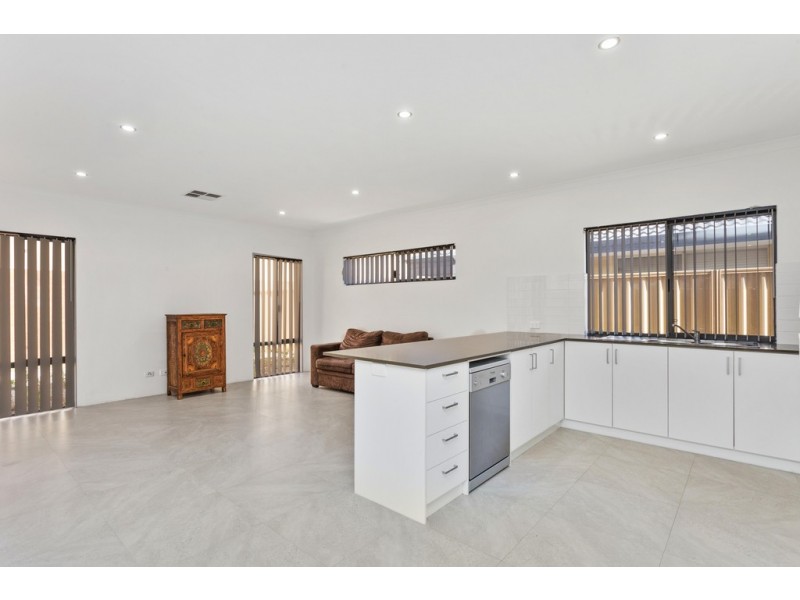 73 Bellingham Road, Hammond Park WA 6164