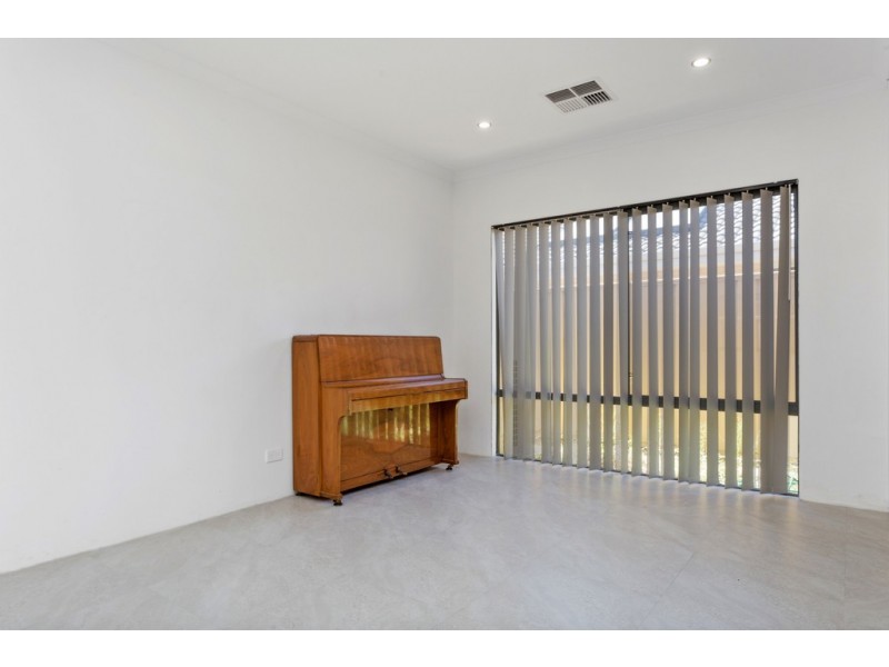 73 Bellingham Road, Hammond Park WA 6164