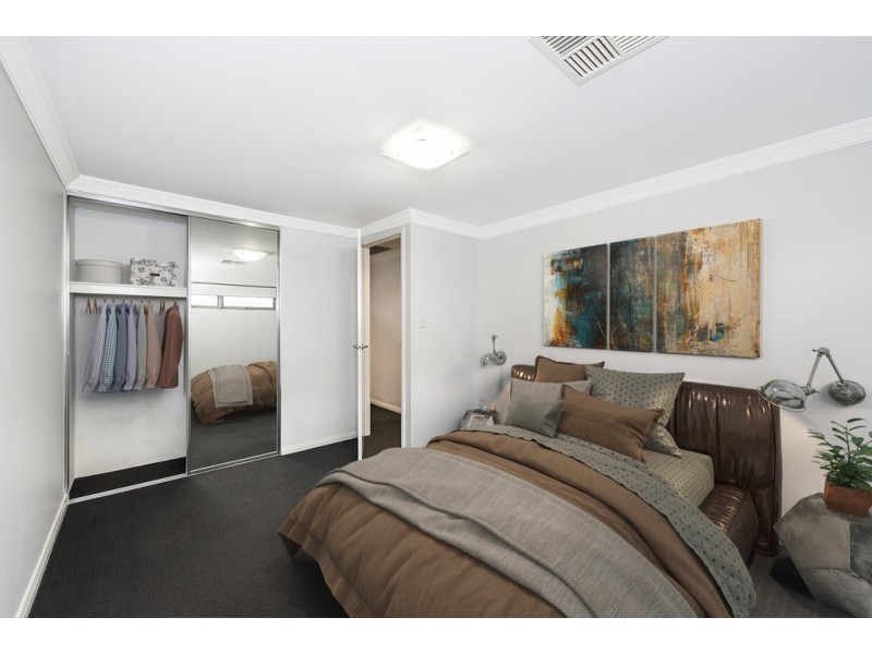 6 Mewstone Crescent, North Coogee WA 6163