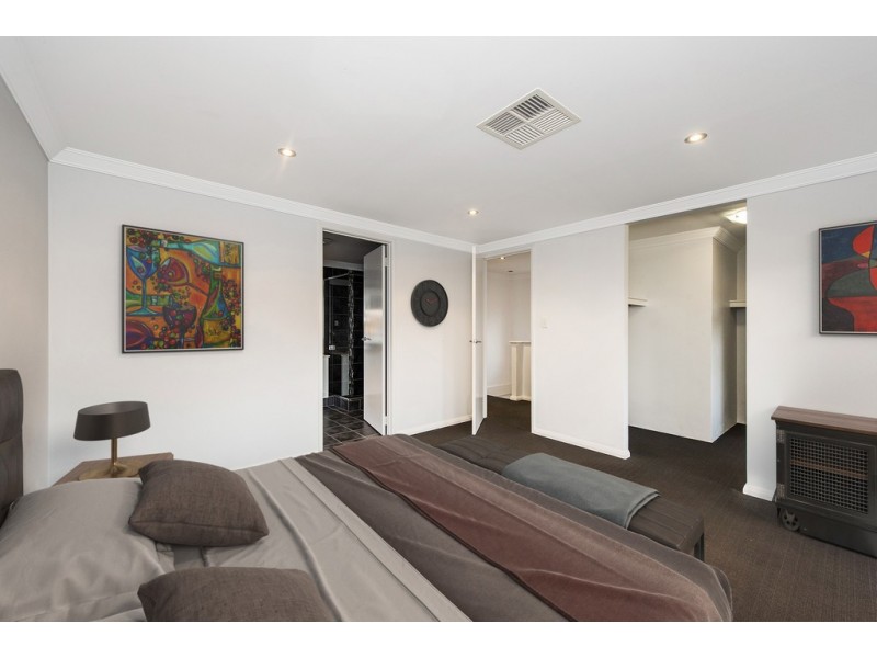 6 Mewstone Crescent, North Coogee WA 6163