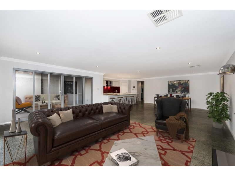 6 Mewstone Crescent, North Coogee WA 6163