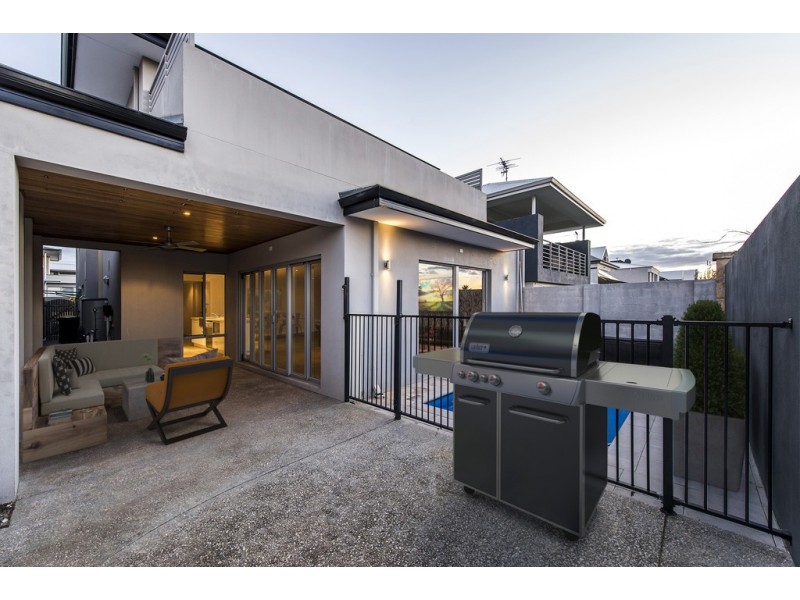 6 Mewstone Crescent, North Coogee WA 6163