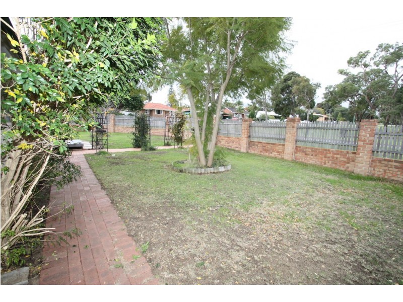 1 Hawkes Street, Coolbellup WA 6163