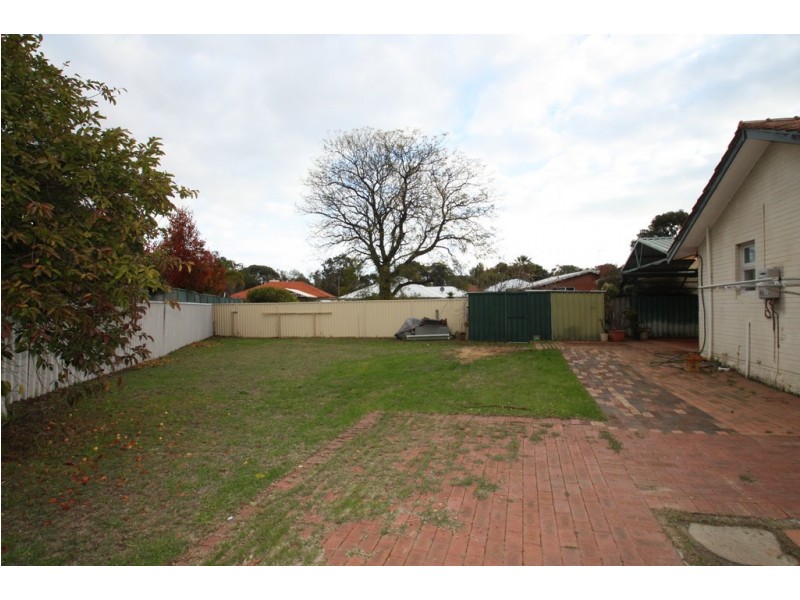 1 Hawkes Street, Coolbellup WA 6163