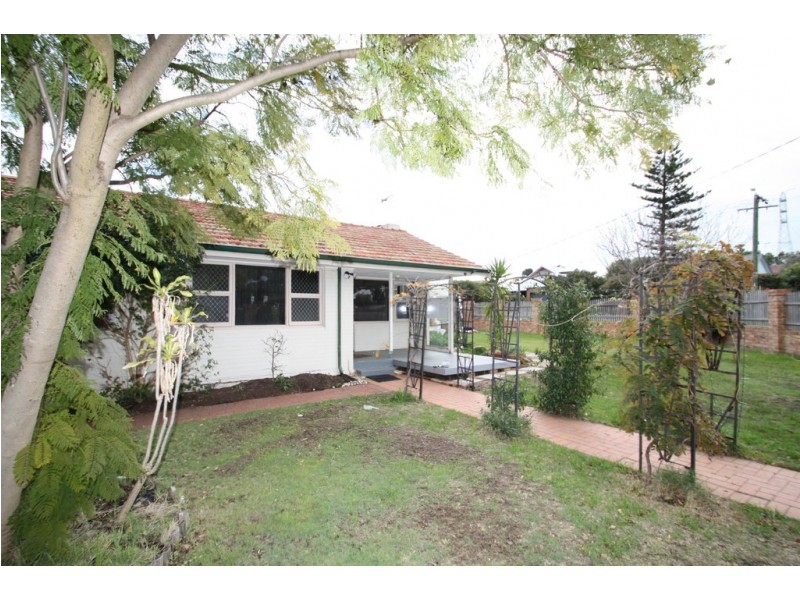 1 Hawkes Street, Coolbellup WA 6163