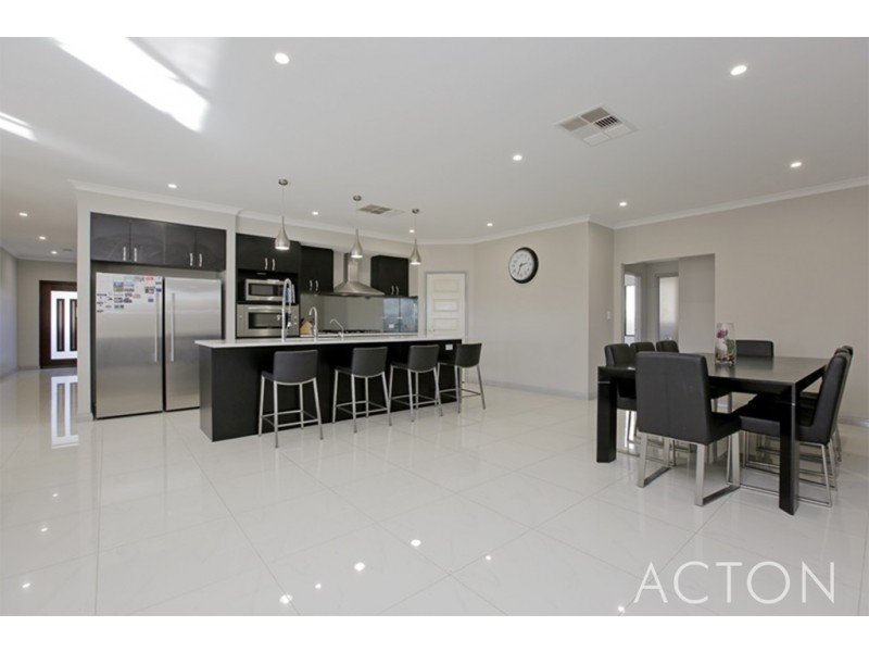 13 Kirk Close, Munster WA 6166