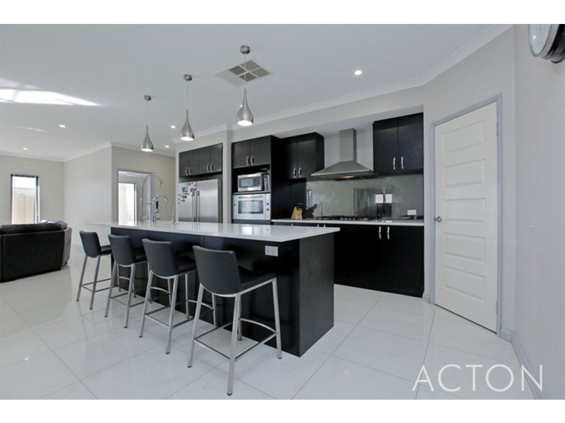 13 Kirk Close, Munster WA 6166