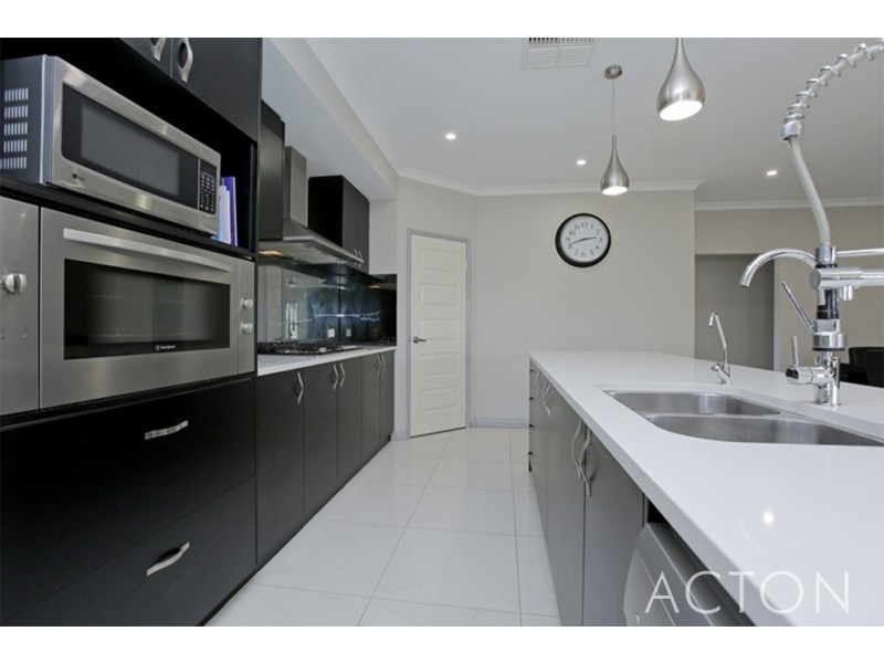 13 Kirk Close, Munster WA 6166