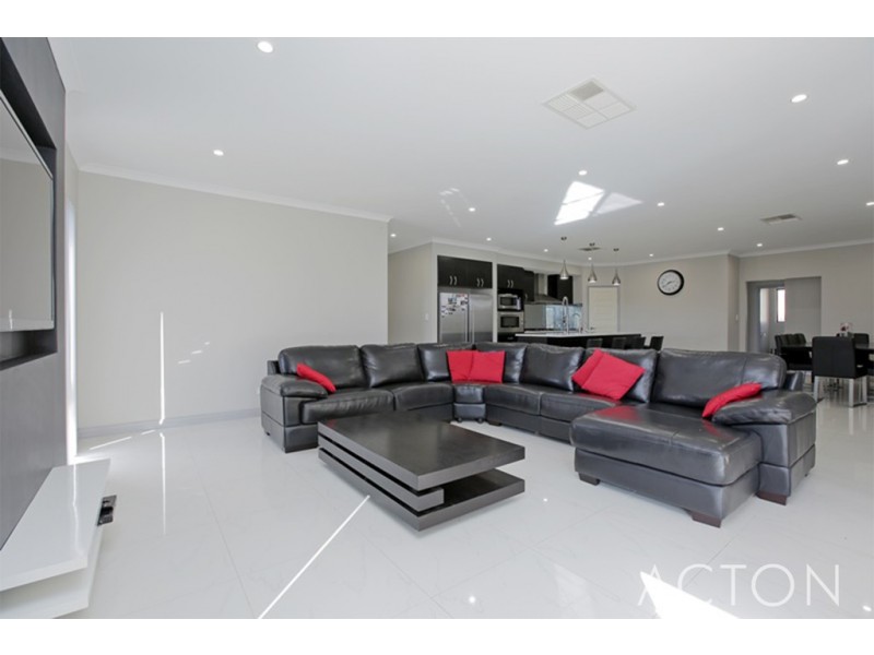 13 Kirk Close, Munster WA 6166