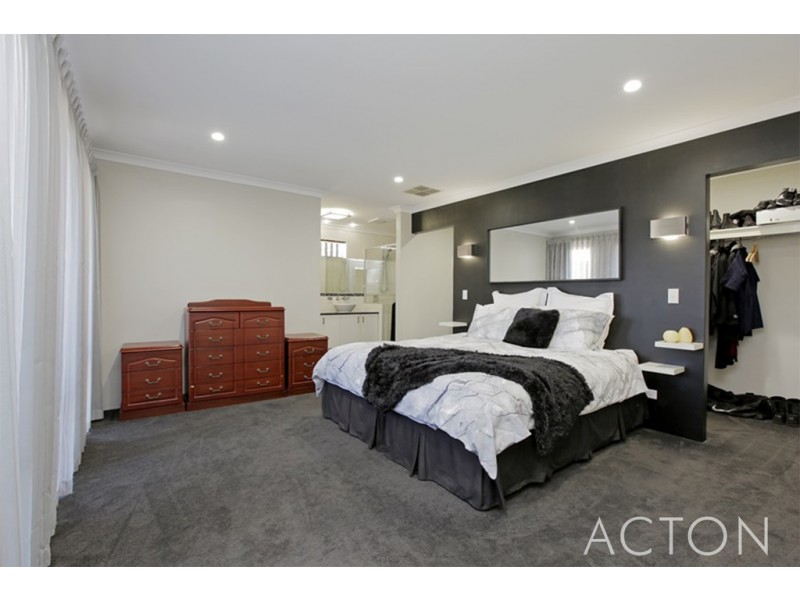 13 Kirk Close, Munster WA 6166