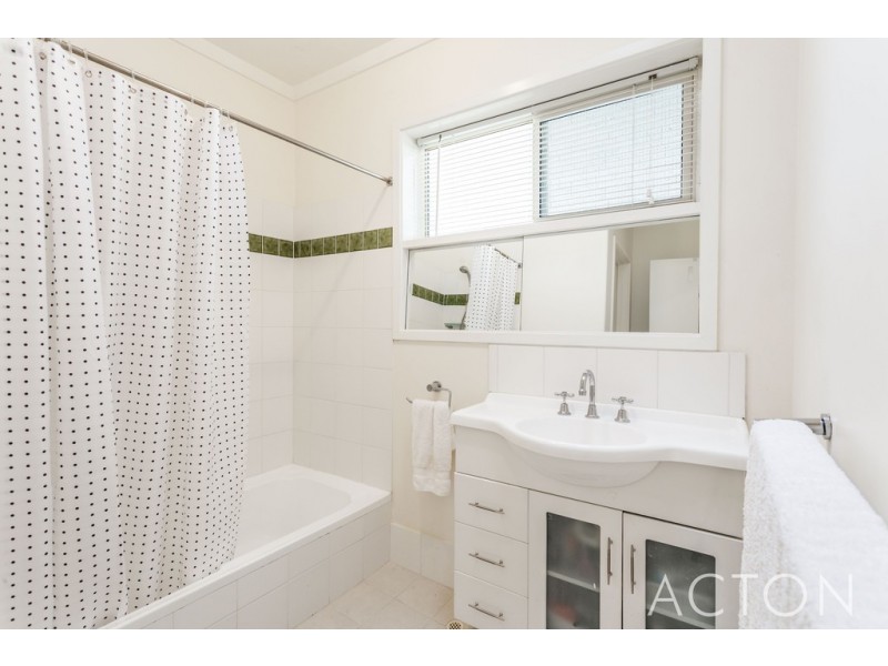 6B Glendower Way, Spearwood WA 6163