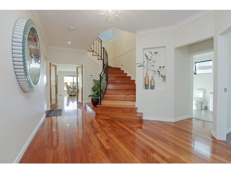 5 Podman Loop, North Coogee WA 6163