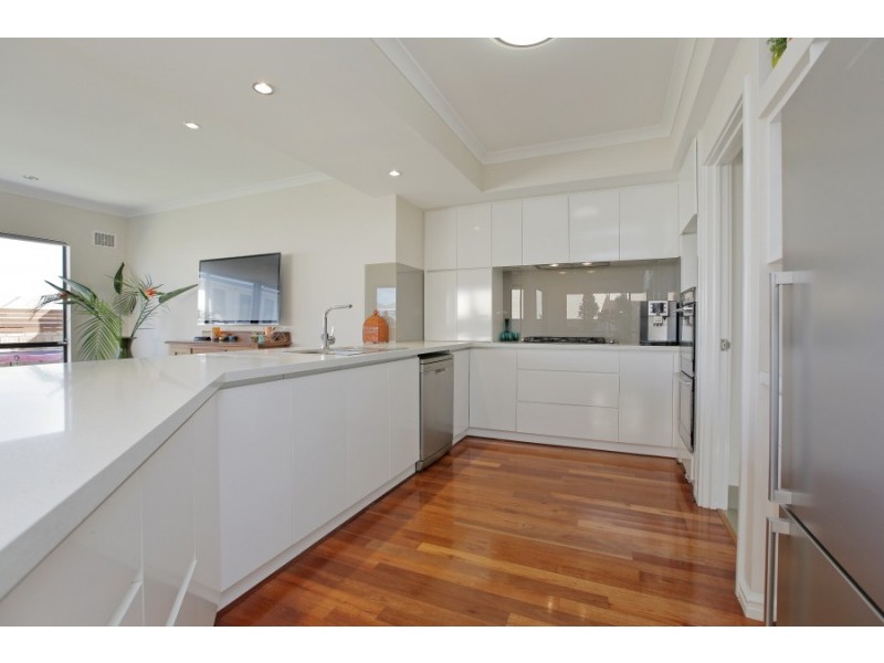 5 Podman Loop, North Coogee WA 6163