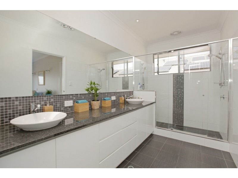 5 Podman Loop, North Coogee WA 6163