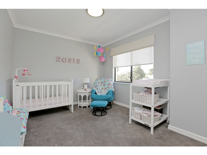 5 Podman Loop, North Coogee WA 6163