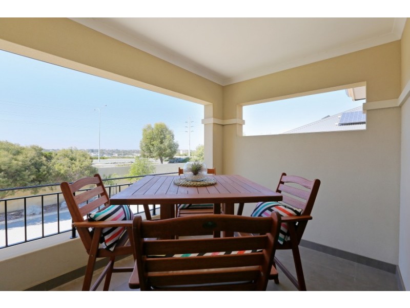 5 Podman Loop, North Coogee WA 6163