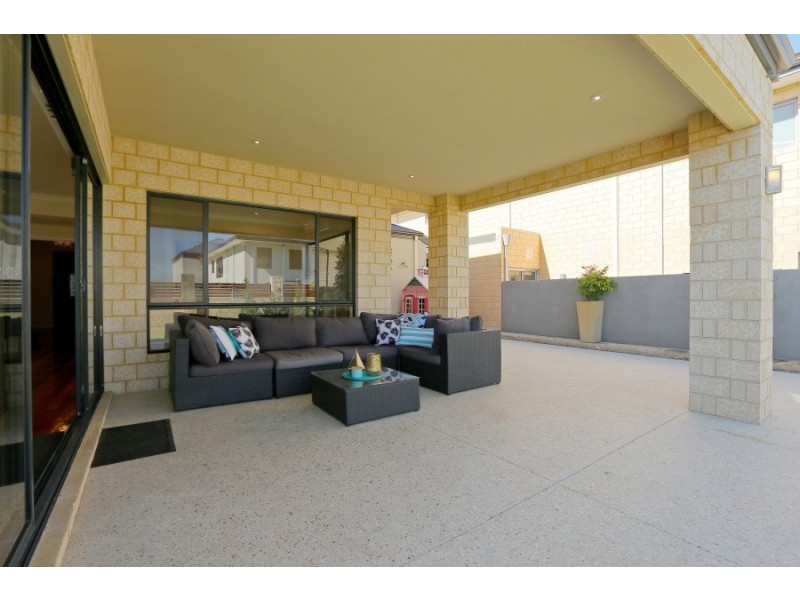 5 Podman Loop, North Coogee WA 6163