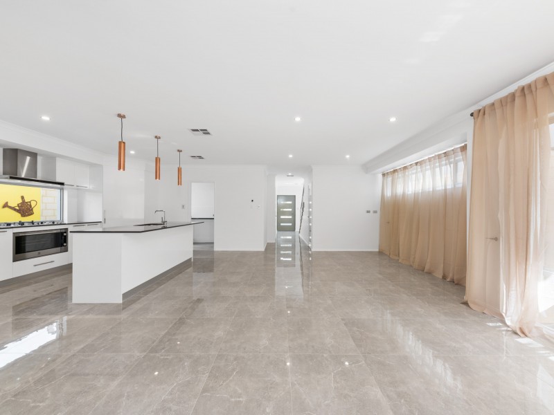 38 Lullworth Terrace, North Coogee WA 6163