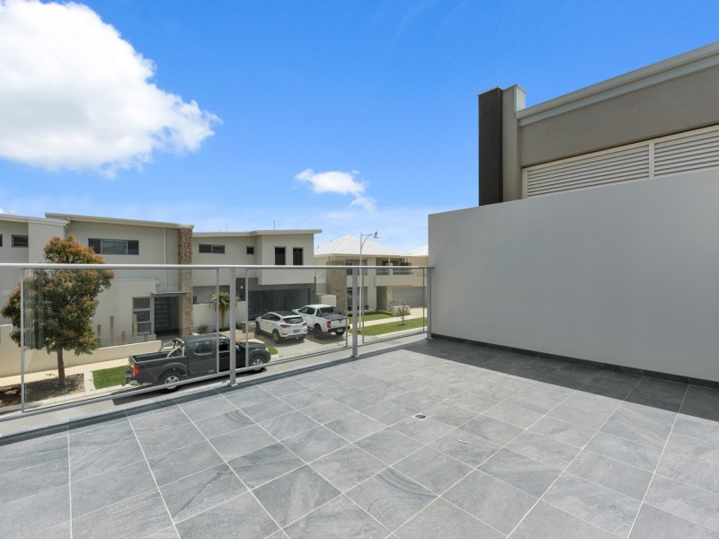 38 Lullworth Terrace, North Coogee WA 6163