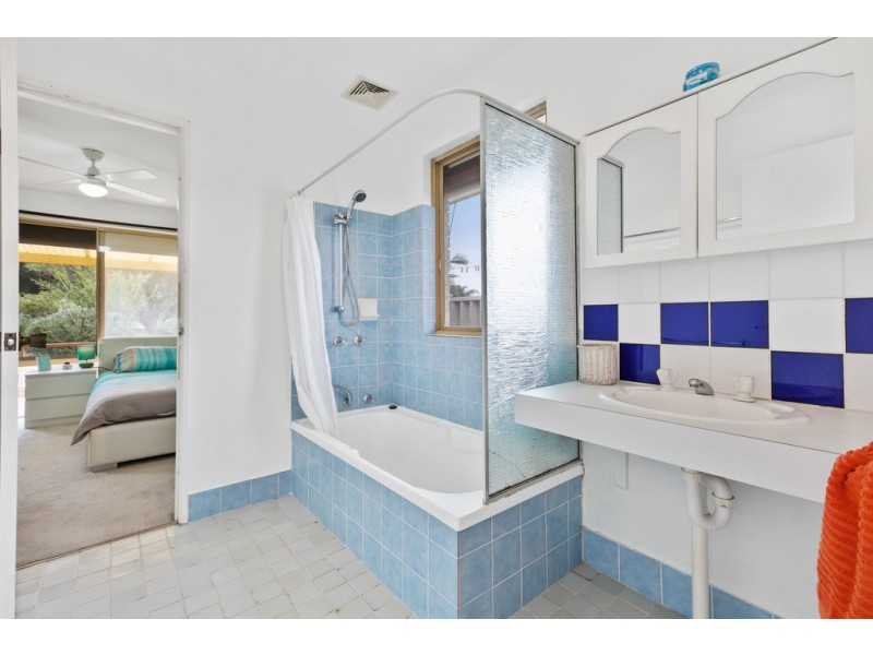 11 Chipper View, Parmelia WA 6167