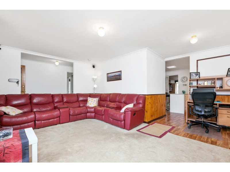 11 Chipper View, Parmelia WA 6167