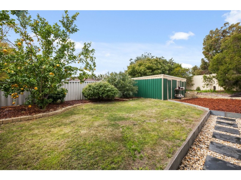 11 Chipper View, Parmelia WA 6167