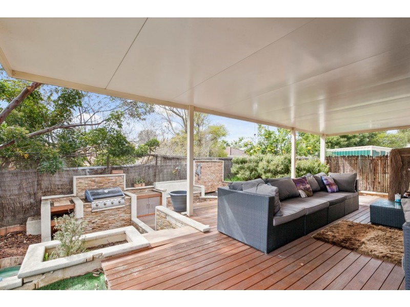 11 Chipper View, Parmelia WA 6167