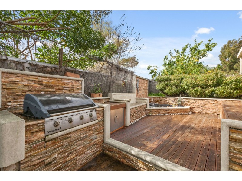 11 Chipper View, Parmelia WA 6167