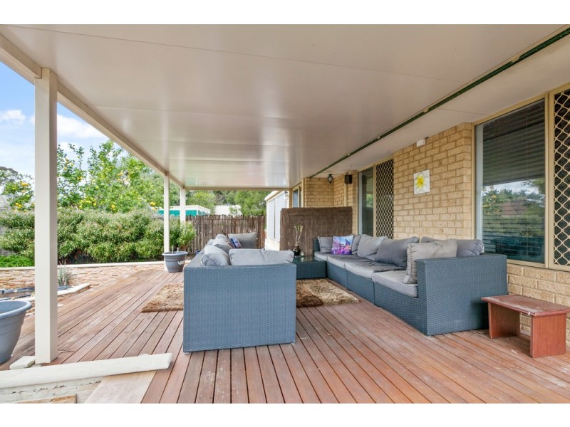 11 Chipper View, Parmelia WA 6167