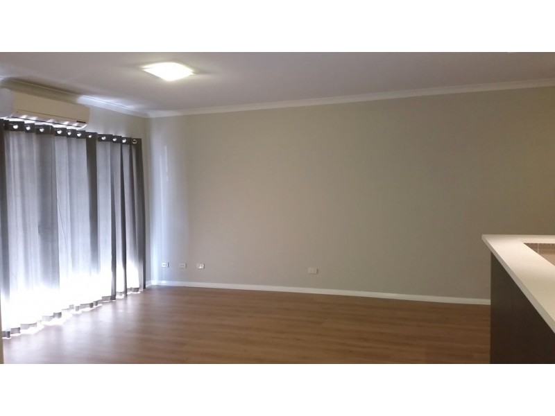 27/2 Stockton Bend, Cockburn Central WA 6164